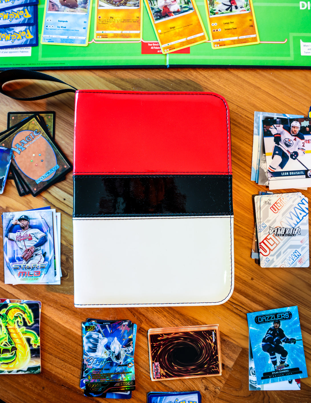 44041: Trading Card Binder |4 Pocket| Belt Ball Patent