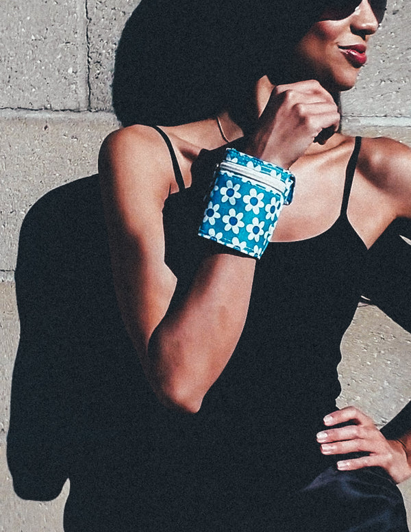 80608: Stash Wrap | Wrist Wallet | Blue Daisy