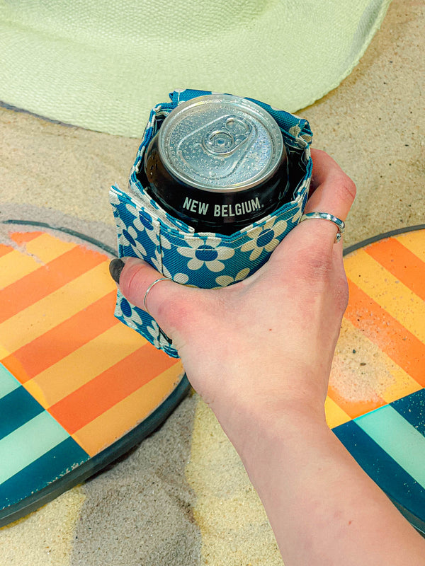 87807: Külwap Can Cooler Wrap Wallet  | Recycled rPET | Blue Daisy